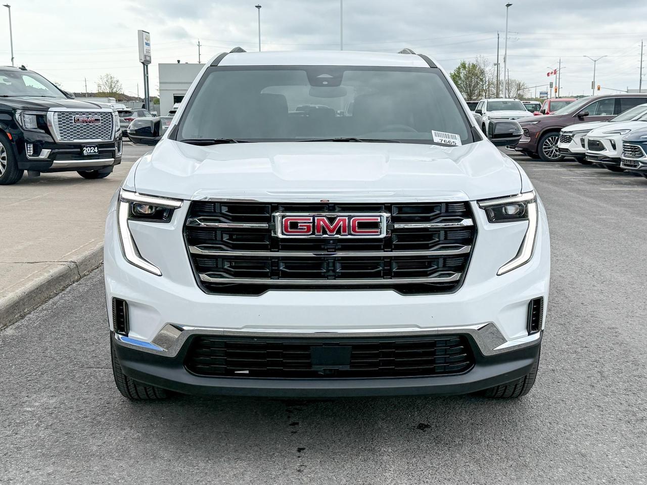 2025 GMC Acadia Elevation 2.5L 4CYL WITH REMOTE START/ENTRY, HEATED SEATS, HEATED STEERING WHEEL, ADAPTIVE CRUISE CONTROL, HD SURROUND VISION Photo
