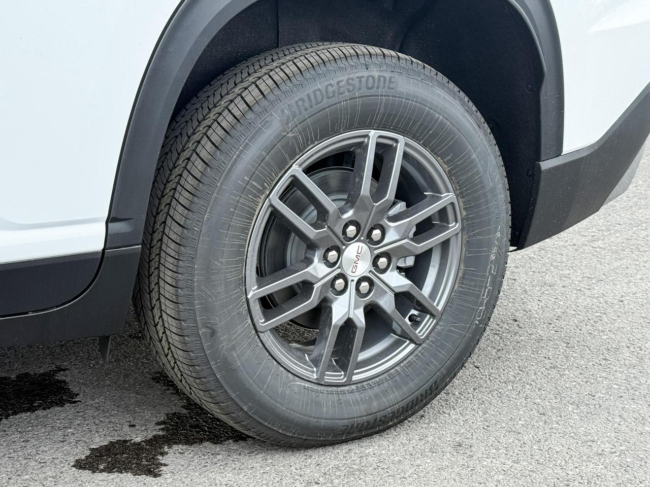 2025 GMC Acadia Elevation 2.5L 4CYL WITH REMOTE START/ENTRY, HEATED SEATS, HEATED STEERING WHEEL, ADAPTIVE CRUISE CONTROL, HD SURROUND VISION Photo