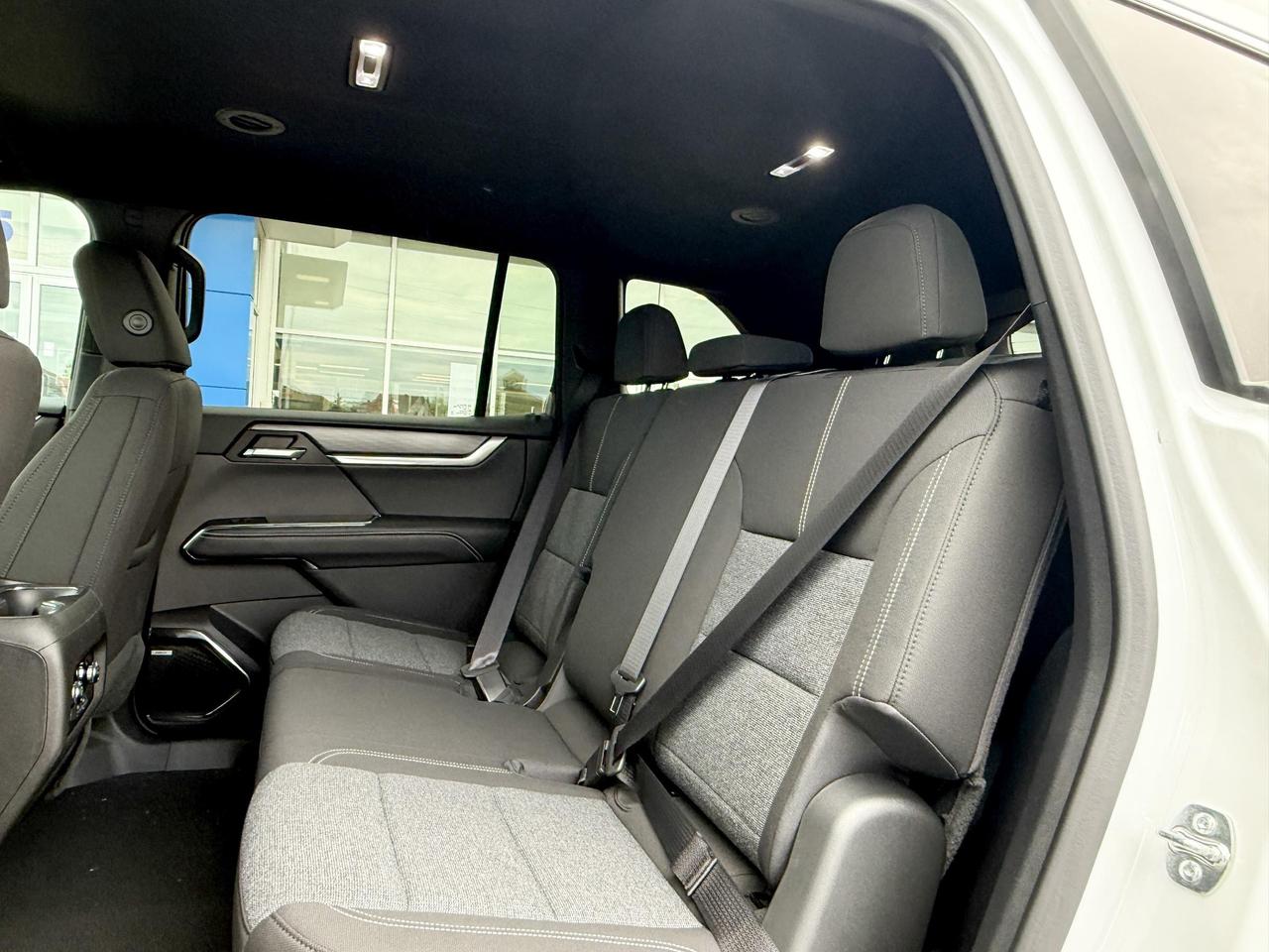2025 GMC Acadia Elevation 2.5L 4CYL WITH REMOTE START/ENTRY, HEATED SEATS, HEATED STEERING WHEEL, ADAPTIVE CRUISE CONTROL, HD SURROUND VISION Photo