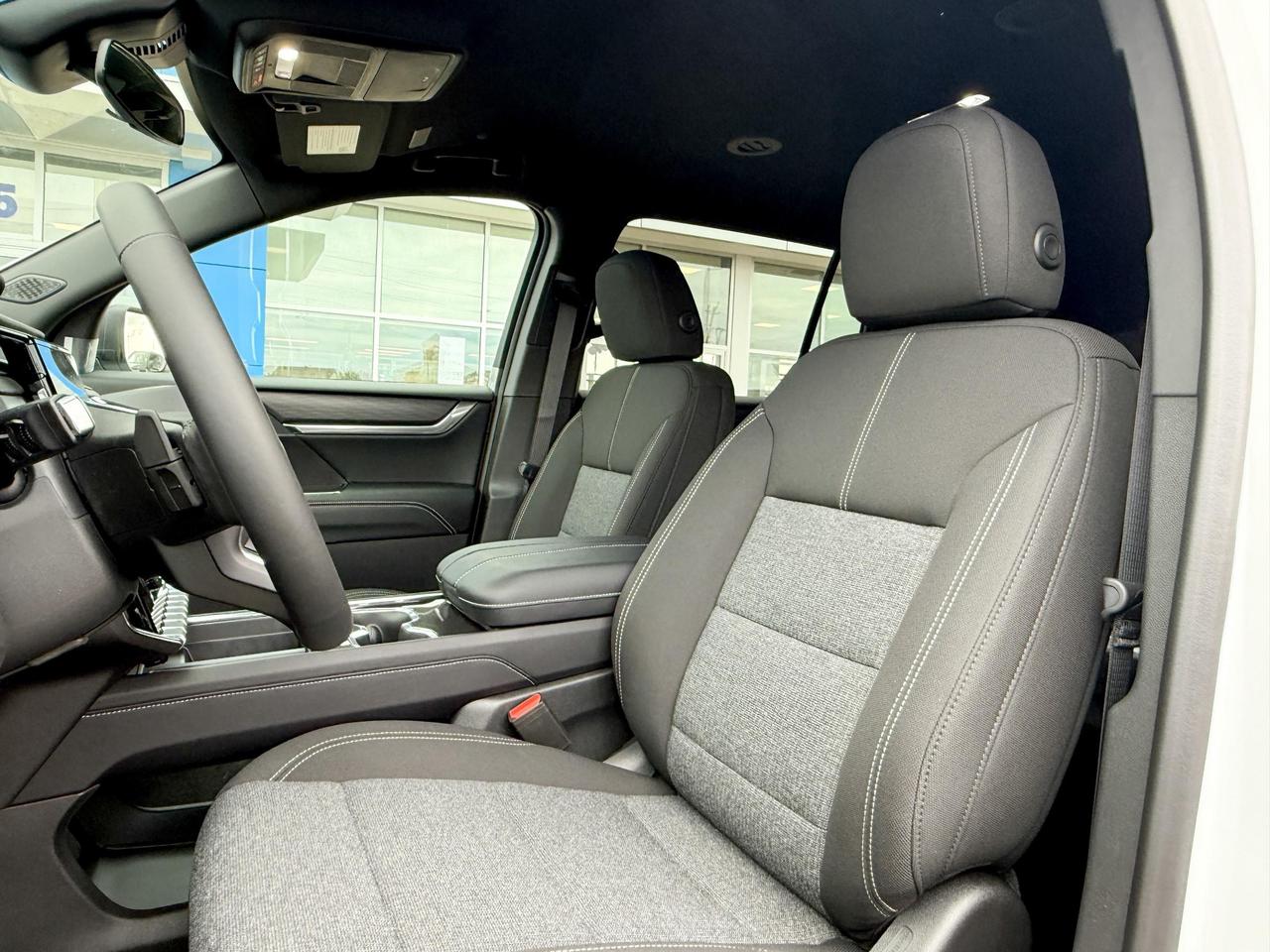 2025 GMC Acadia Elevation 2.5L 4CYL WITH REMOTE START/ENTRY, HEATED SEATS, HEATED STEERING WHEEL, ADAPTIVE CRUISE CONTROL, HD SURROUND VISION Photo