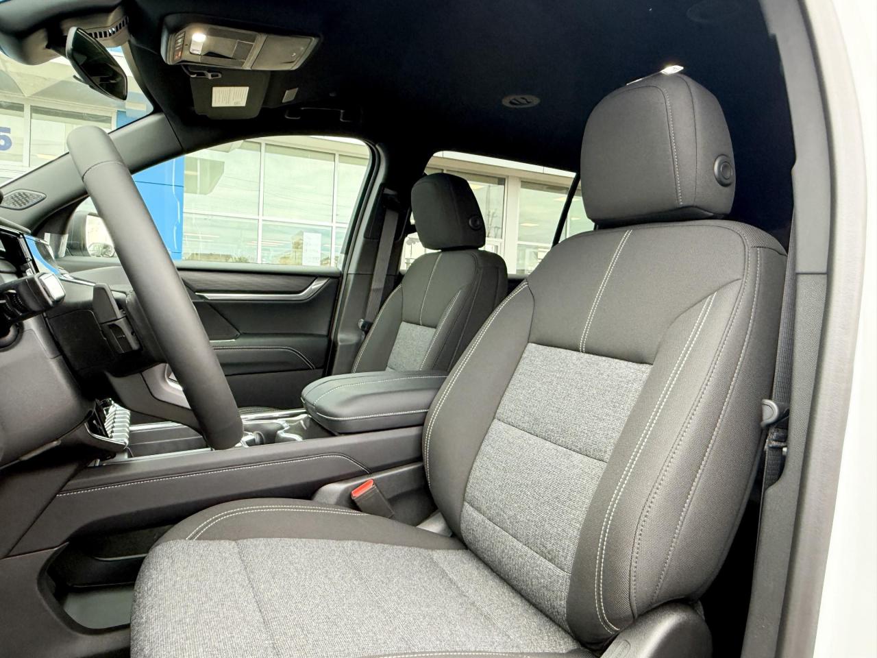 2025 GMC Acadia Elevation 2.5L 4CYL WITH REMOTE START/ENTRY, HEATED SEATS, HEATED STEERING WHEEL, ADAPTIVE CRUISE CONTROL, HD SURROUND VISION Photo