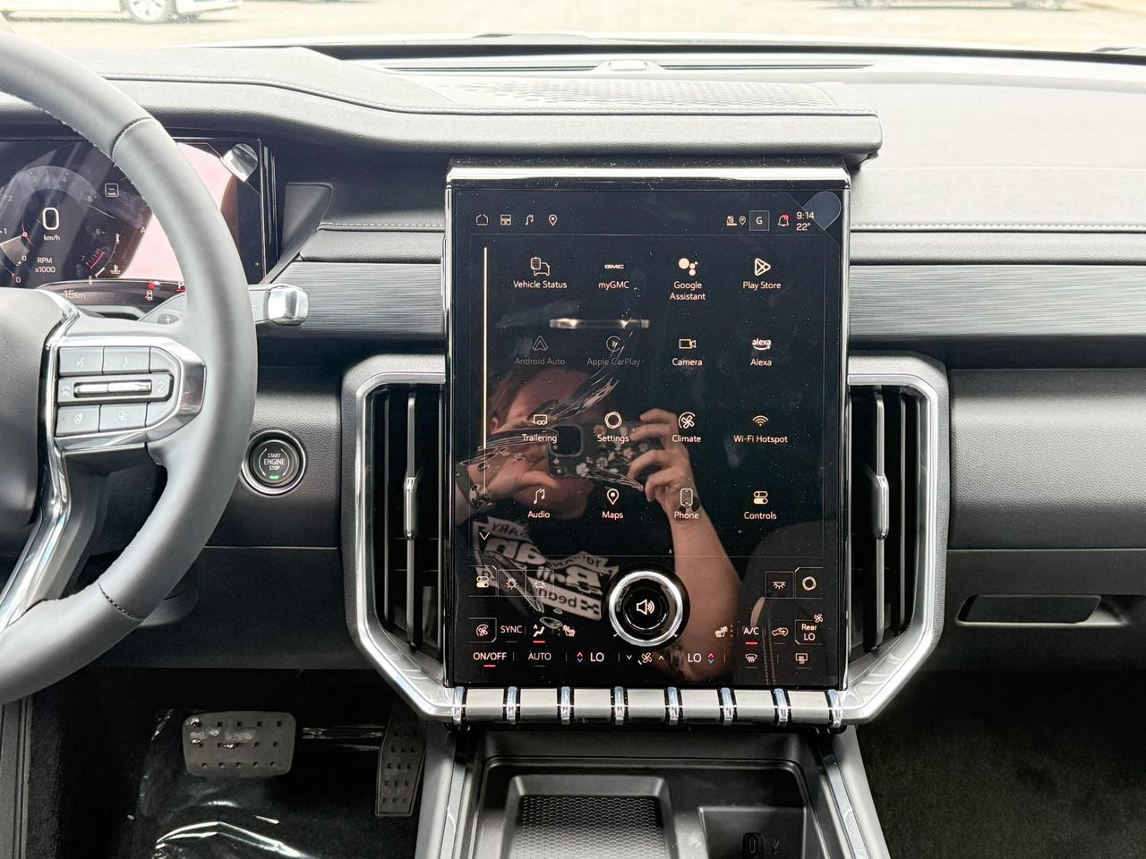 2025 GMC Acadia Elevation 2.5L 4CYL WITH REMOTE START/ENTRY, HEATED SEATS, HEATED STEERING WHEEL, ADAPTIVE CRUISE CONTROL, HD SURROUND VISION Photo