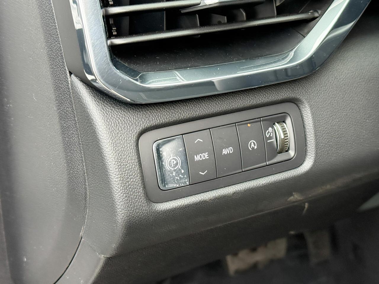 2025 GMC Acadia Elevation 2.5L 4CYL WITH REMOTE START/ENTRY, HEATED SEATS, HEATED STEERING WHEEL, ADAPTIVE CRUISE CONTROL, HD SURROUND VISION Photo