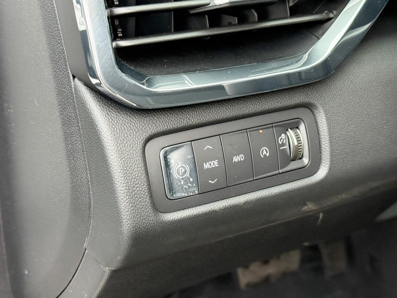 2025 GMC Acadia Elevation 2.5L 4CYL WITH REMOTE START/ENTRY, HEATED SEATS, HEATED STEERING WHEEL, ADAPTIVE CRUISE CONTROL, HD SURROUND VISION Photo