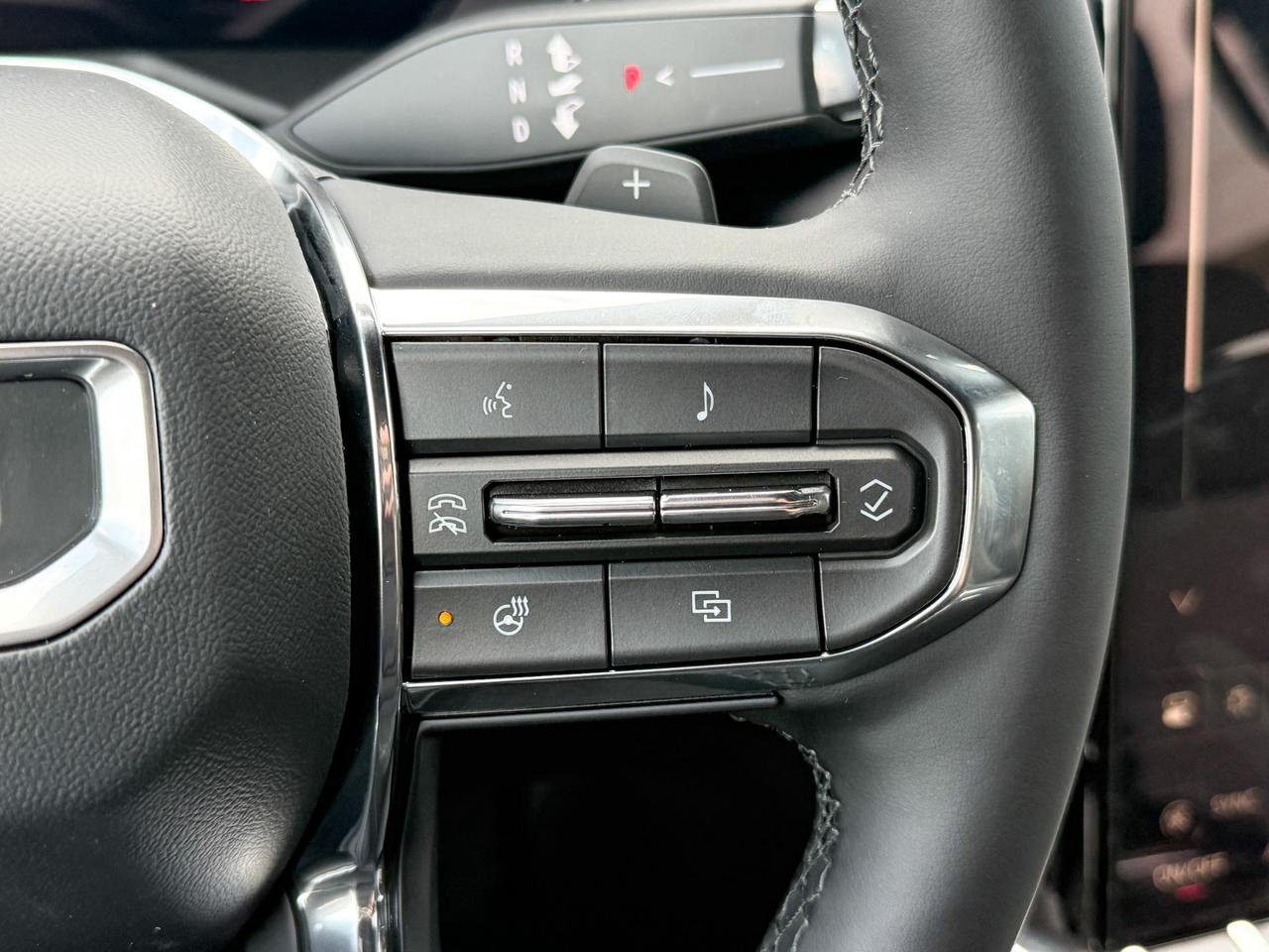 2025 GMC Acadia Elevation 2.5L 4CYL WITH REMOTE START/ENTRY, HEATED SEATS, HEATED STEERING WHEEL, ADAPTIVE CRUISE CONTROL, HD SURROUND VISION Photo