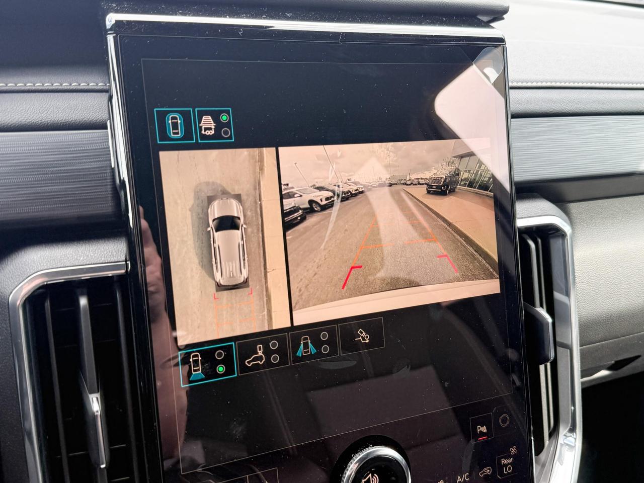 2025 GMC Acadia Elevation 2.5L 4CYL WITH REMOTE START/ENTRY, HEATED SEATS, HEATED STEERING WHEEL, ADAPTIVE CRUISE CONTROL, HD SURROUND VISION Photo