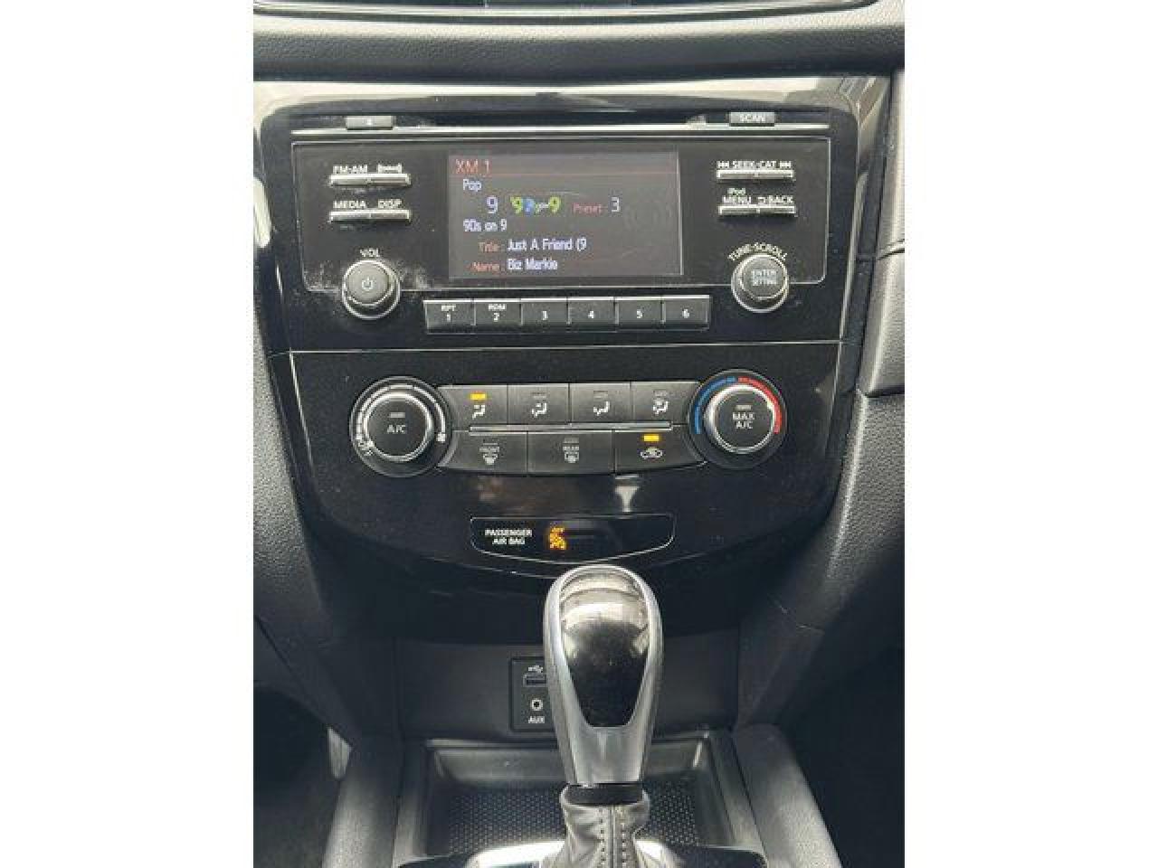 Used 2017 Nissan Rogue SV w/ AWD for sale in Calgary, AB