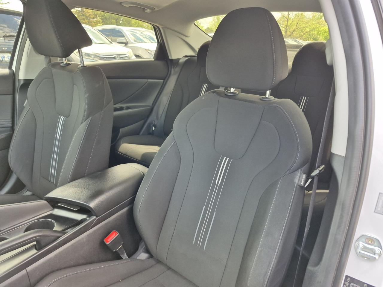 2021 Hyundai Elantra Preferred IVT w/Sun & Tech Package Photo12