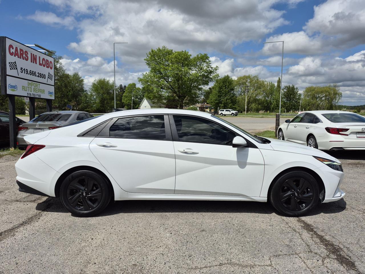 2021 Hyundai Elantra Preferred IVT w/Sun & Tech Package Photo2