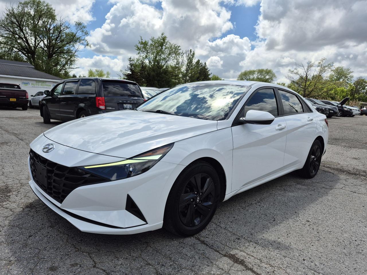 2021 Hyundai Elantra Preferred IVT w/Sun & Tech Package Photo7