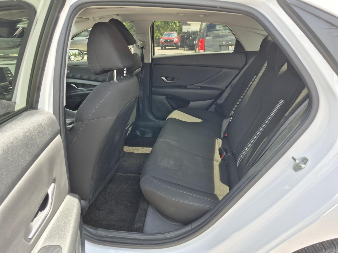 2021 Hyundai Elantra Preferred IVT w/Sun & Tech Package Photo13
