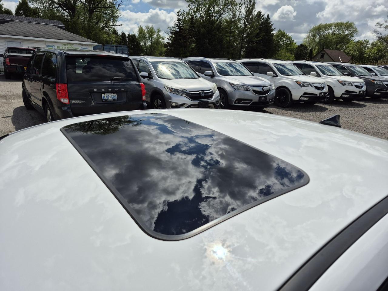 2021 Hyundai Elantra Preferred IVT w/Sun & Tech Package Photo9