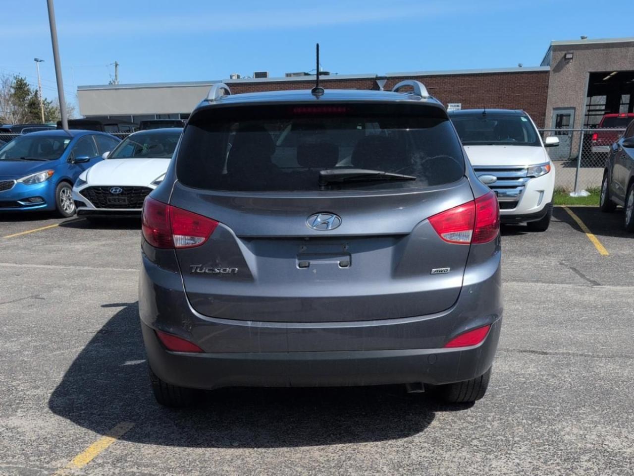 2014 Hyundai Tucson GLS | AWD | Leather | Pano Roof | Alloys | Tinted Photo6
