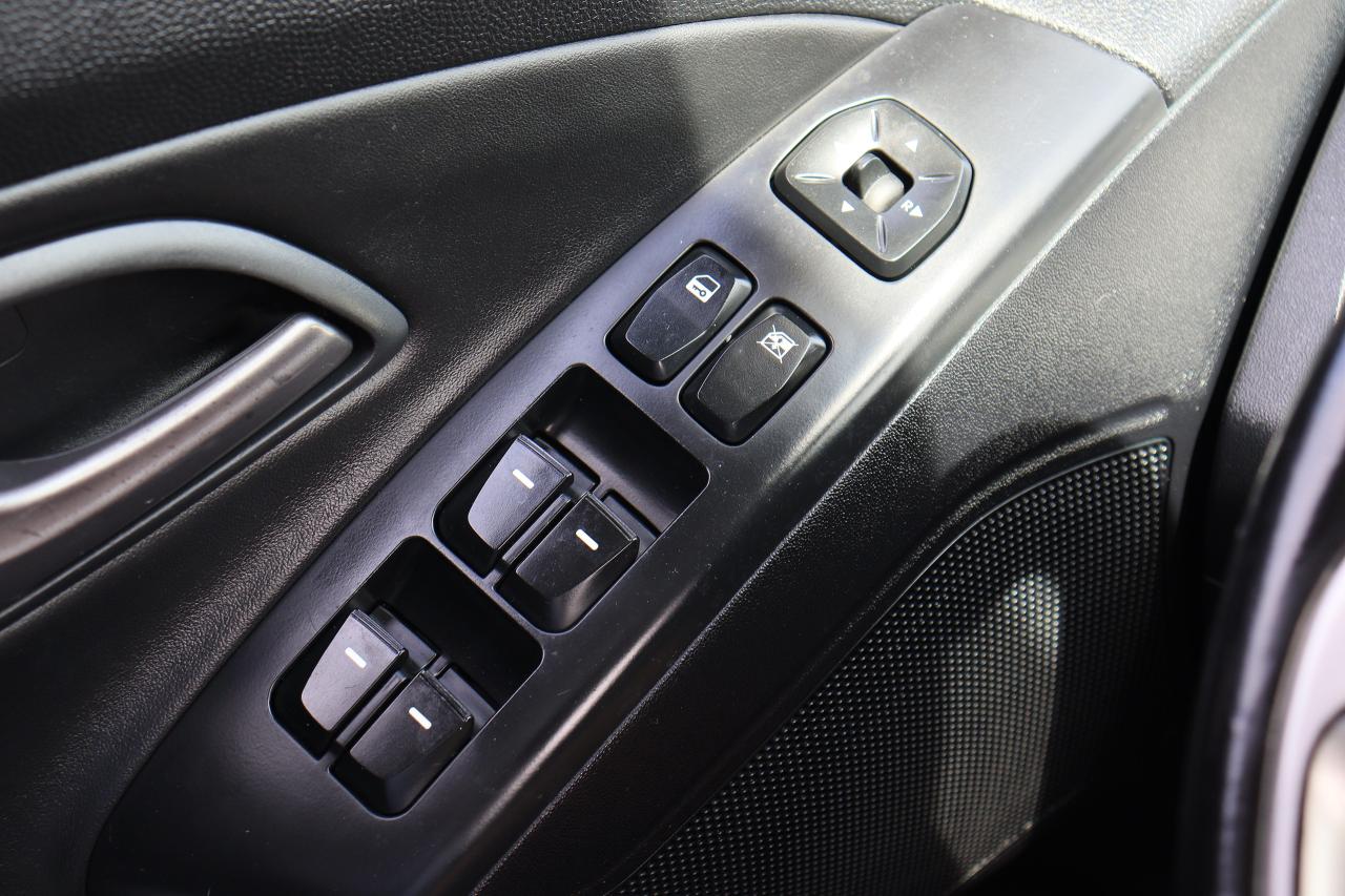 2014 Hyundai Tucson GLS | AWD | Leather | Pano Roof | Alloys | Tinted Photo56