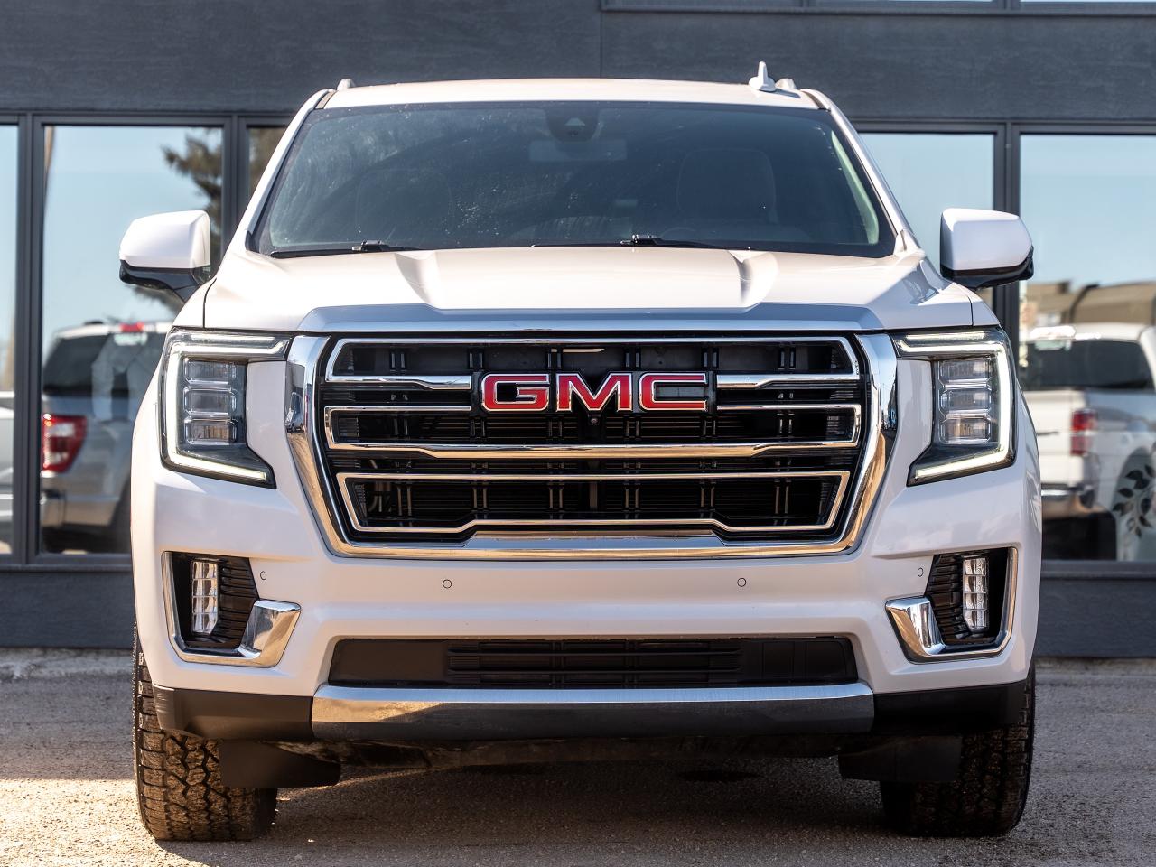 2022 GMC Yukon XL 4WD 4dr SLT XL 8 PASSENGER Photo2