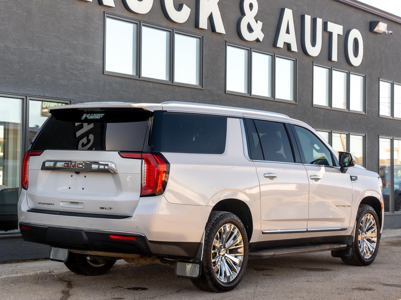 2022 GMC Yukon XL 4WD 4dr SLT XL 8 PASSENGER Photo5