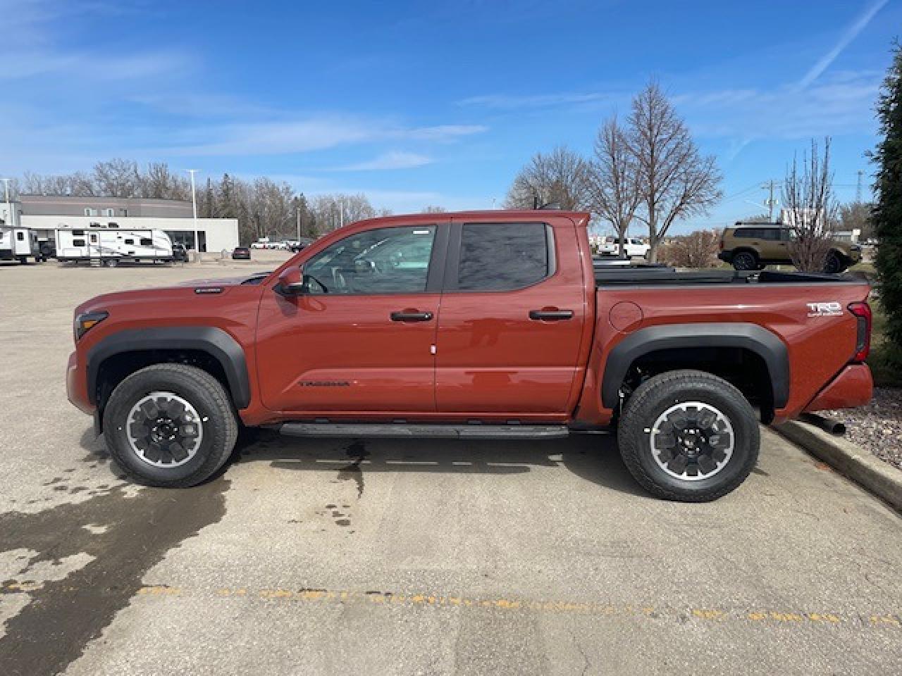 2025 Toyota Tacoma TRD OFF ROAD PREMIUM HYBRID Photo1