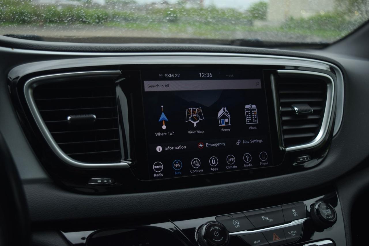 2019 Chrysler Pacifica Touring-L Plus - Photo #10