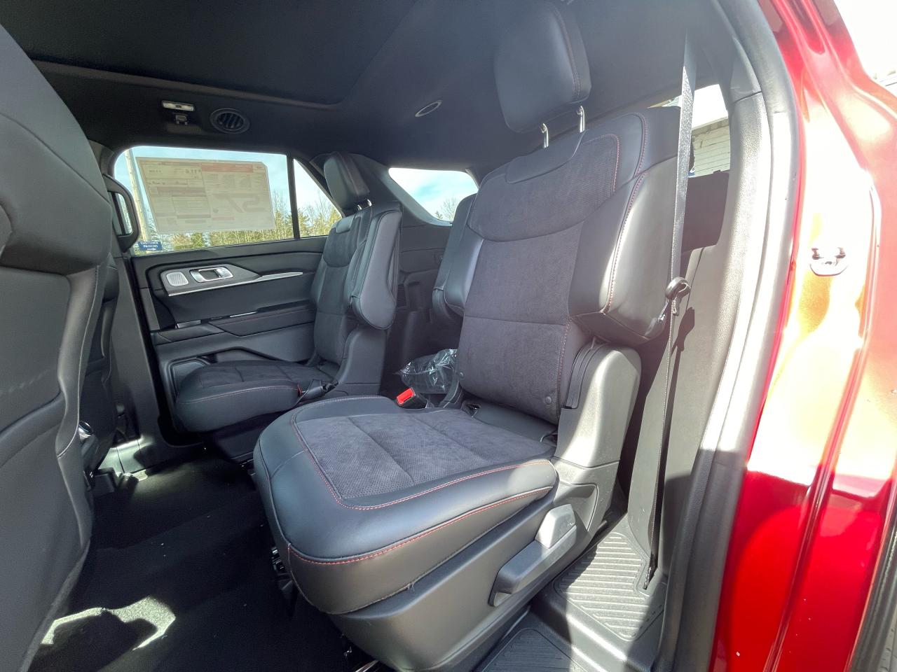 2025 Ford Explorer ST 4WD Photo5