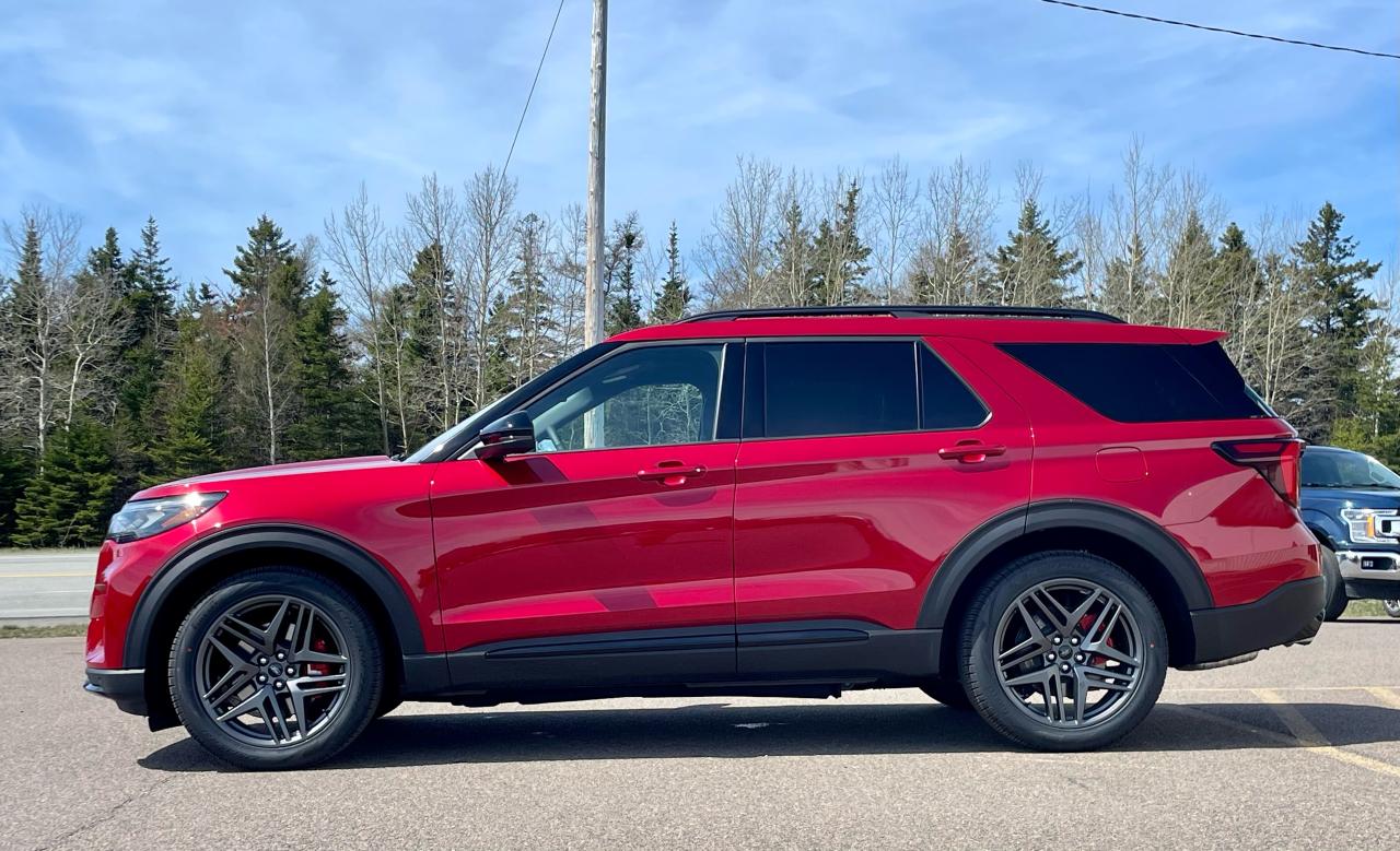 2025 Ford Explorer ST 4WD Photo5