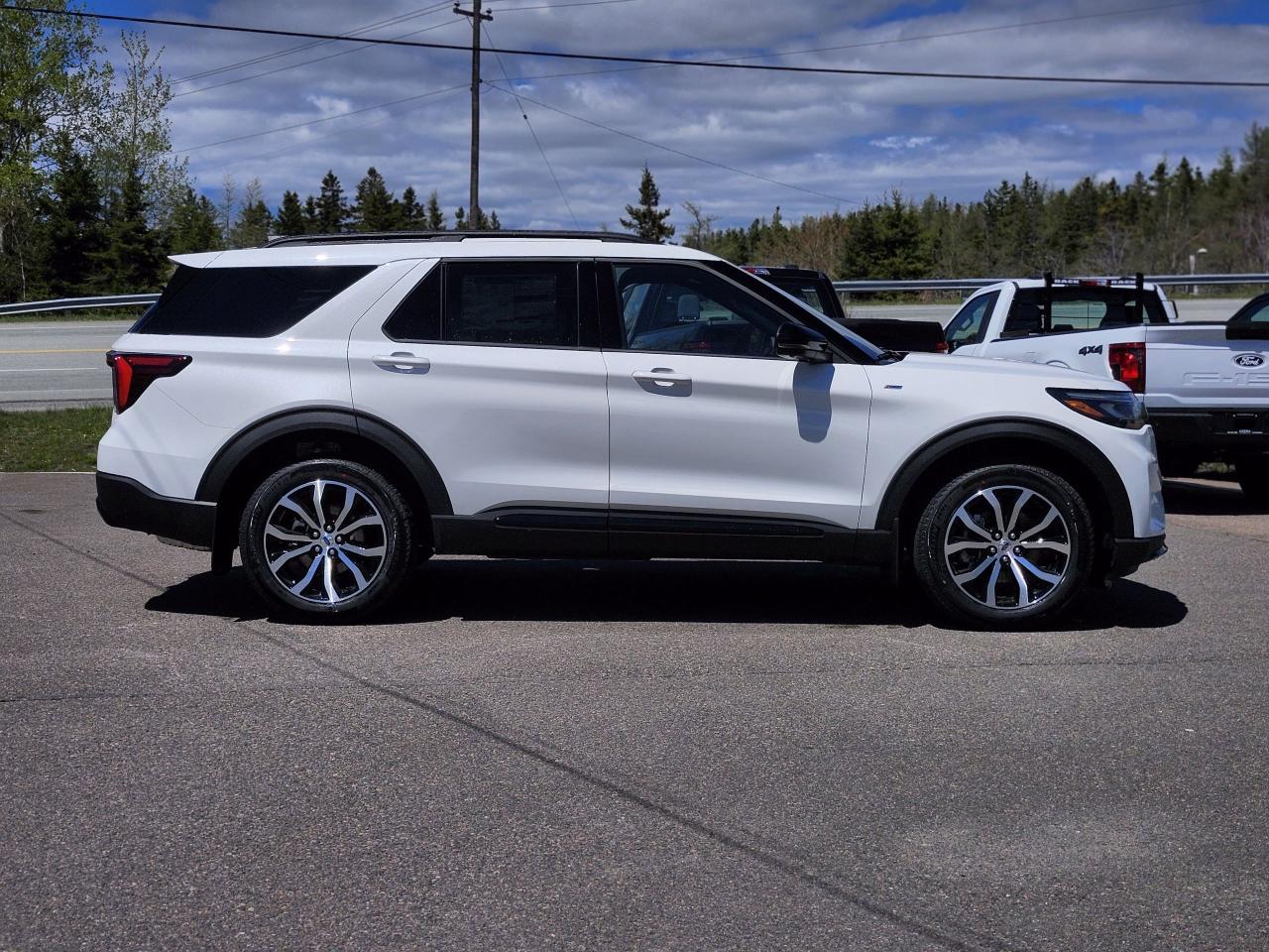2025 Ford Explorer ST-LINE 4WD Photo3