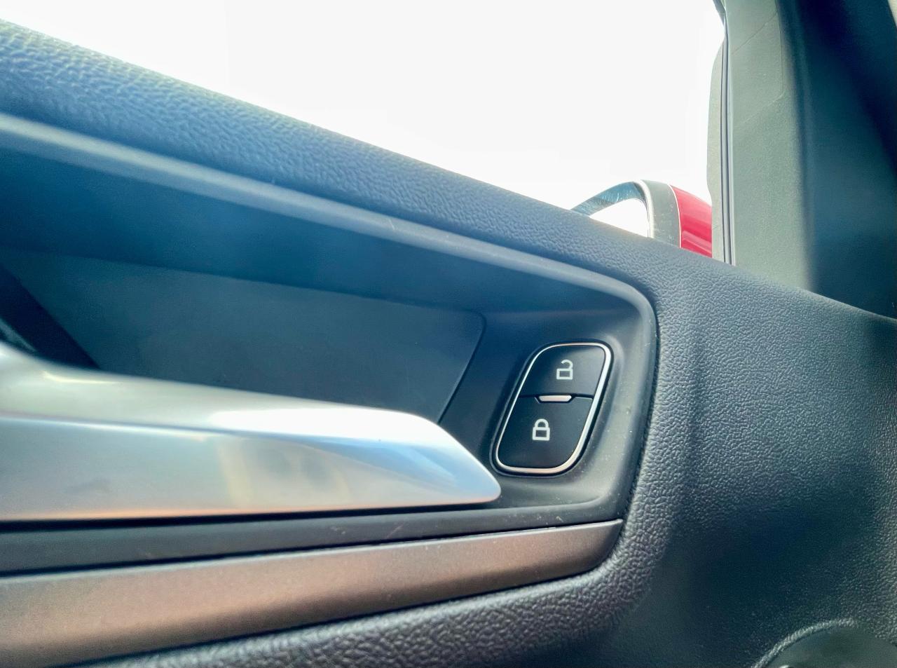 2025 Ford Escape PHEV FWD Photo5
