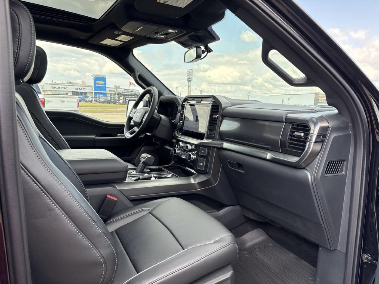 2025 Ford F-150 LARIAT 5.5' Box 501A Photo5
