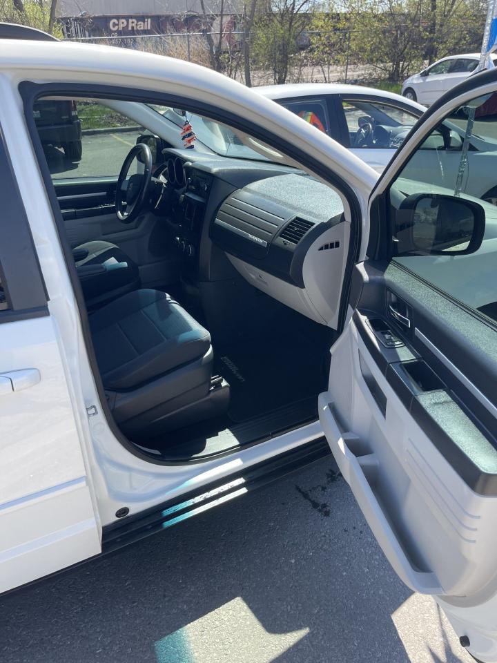 2010 Dodge Grand Caravan SE  Stow N Go - Photo #7