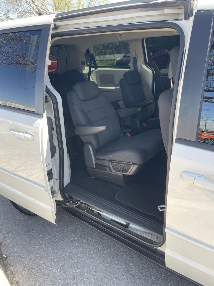 2010 Dodge Grand Caravan SE  Stow N Go - Photo #8