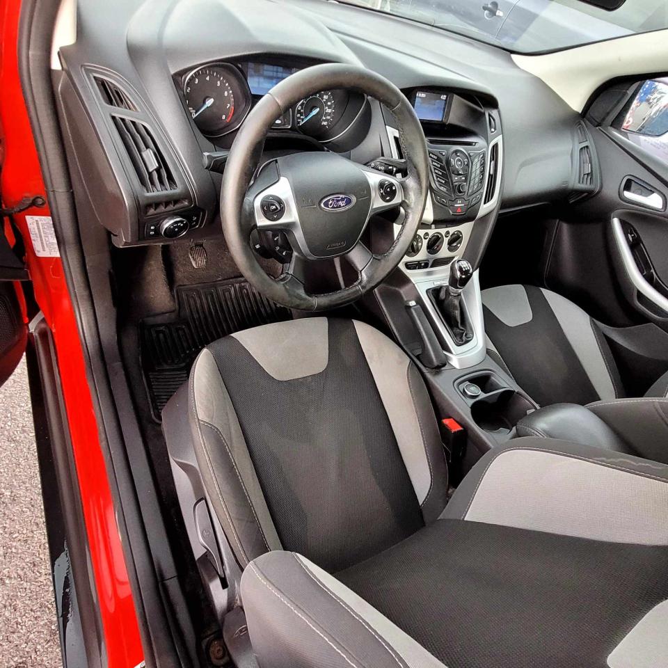 2014 Ford Focus SE - Photo #6