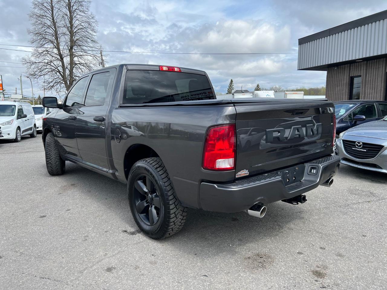 2020 RAM 1500 Classic EXPRESS 4X4 CREW CAB 5'7" BOX - Photo #3