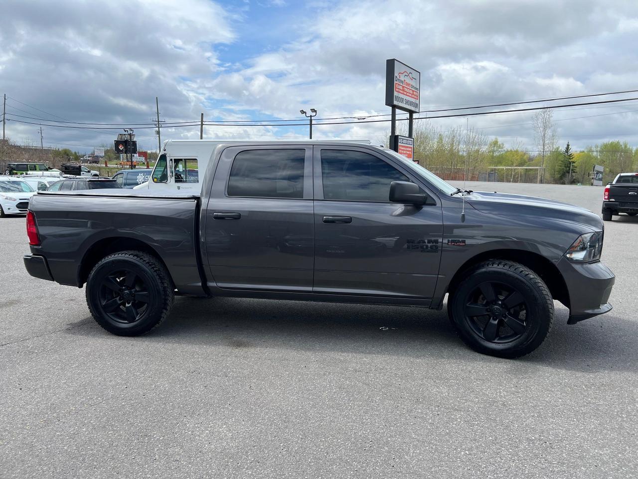 2020 RAM 1500 Classic EXPRESS 4X4 CREW CAB 5'7" BOX - Photo #7