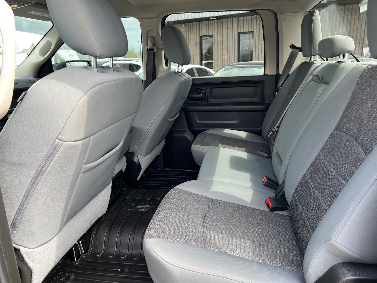 2020 RAM 1500 Classic EXPRESS 4X4 CREW CAB 5'7" BOX - Photo #18