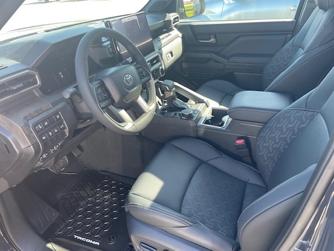 2025 Toyota Tacoma HYBRID LIMITED DOUBLE CAB Photo