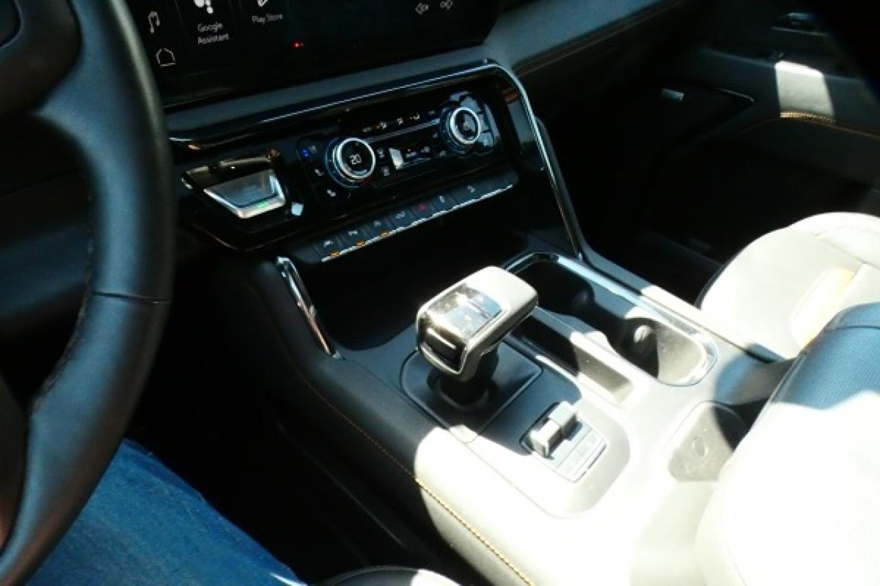 2024 GMC Sierra 1500 AT4 DURA DSL w/H&C L, S/R, NAV, RVM+BUC, HUD - Photo #16