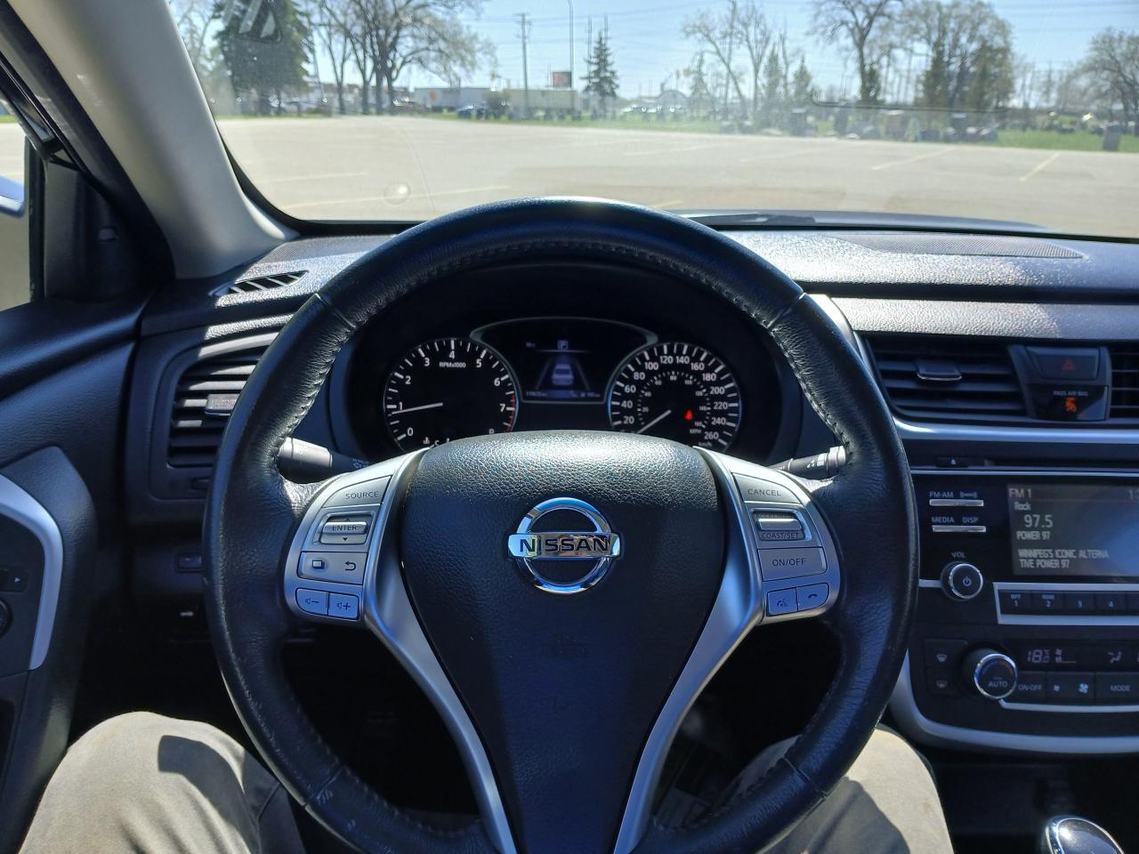 2016 Nissan Altima 2.5 SV - Photo #9
