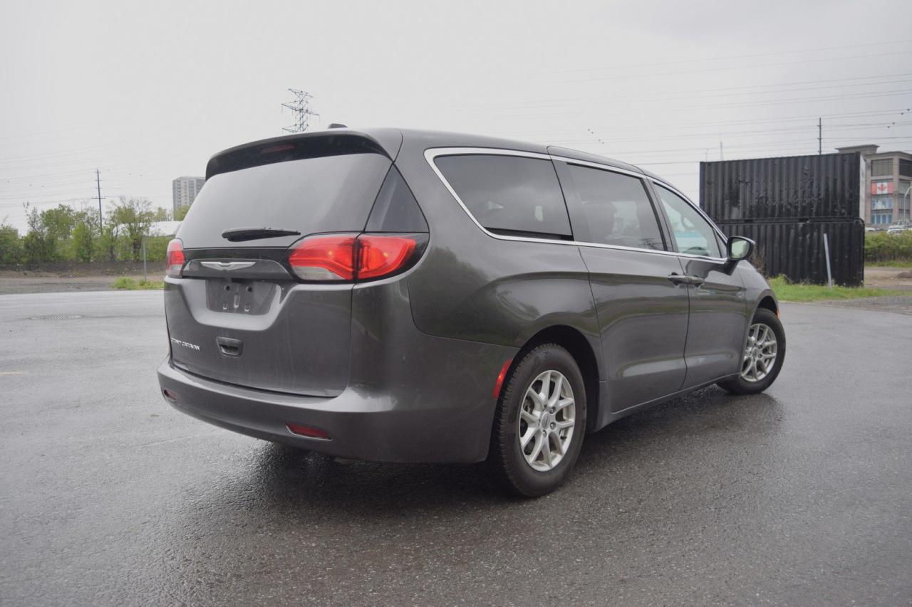 2022 Dodge Grand Caravan SXT - Photo #5