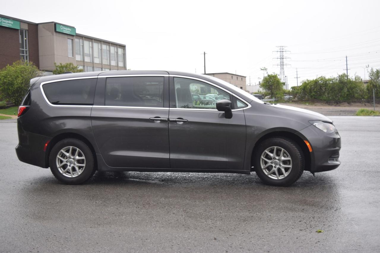 2022 Dodge Grand Caravan SXT - Photo #4