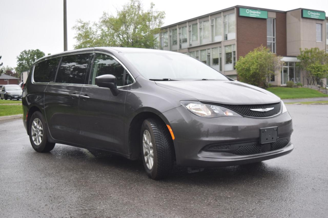 2022 Dodge Grand Caravan SXT - Photo #3