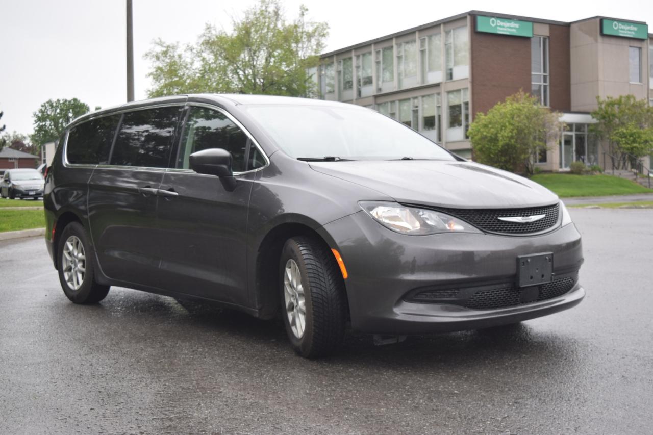 2022 Dodge Grand Caravan SXT - Photo #3