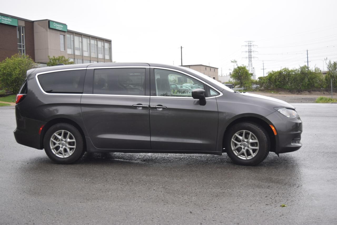 2022 Dodge Grand Caravan SXT - Photo #4