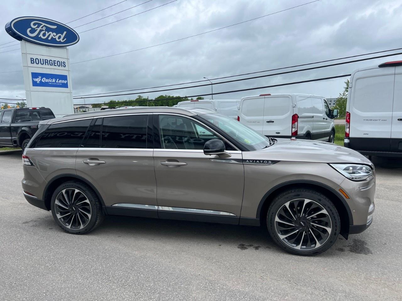 2021 Lincoln Aviator Reserve AWD Photo4