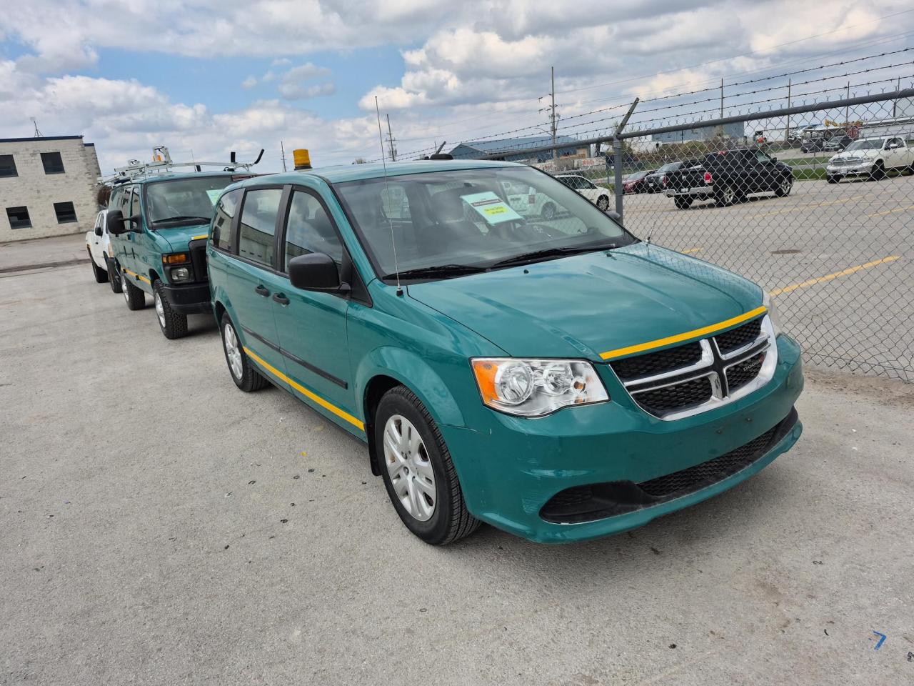 2016 Dodge Grand Caravan SE - Photo #3