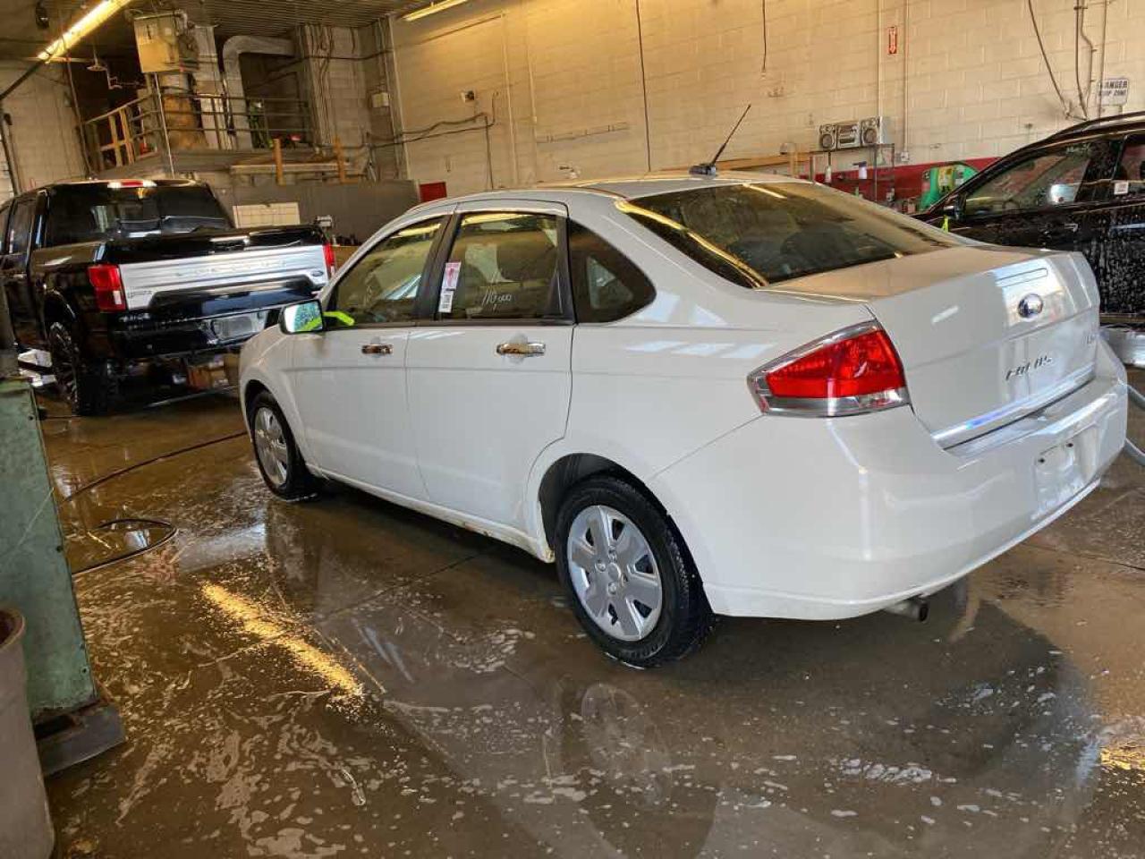 2011 Ford Focus SE - Photo #6