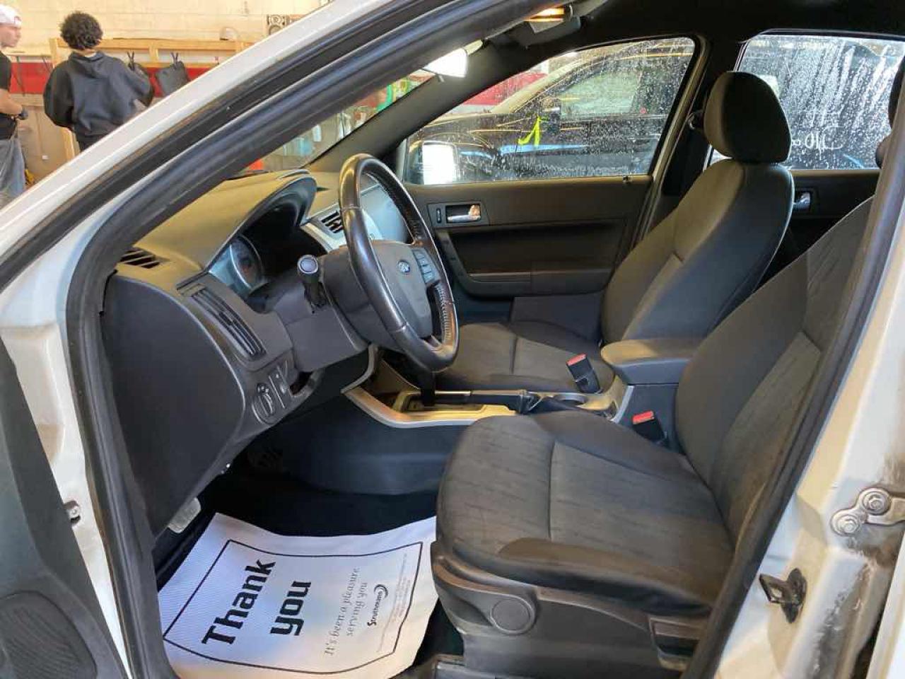 2011 Ford Focus SE - Photo #8