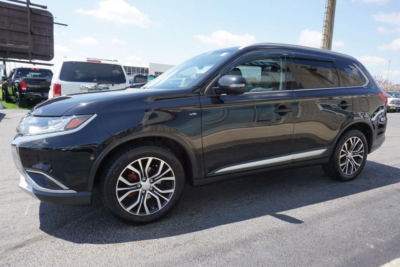 2017 Mitsubishi Outlander GT S-AWC V6 CERTIFIED *7 SEATS*ACCIDENT FREE*MITSUBISHI MAINTAIN* CAMERA BLUETOOTH LEATHER HEATED SEATS SUNROOF CRUISE ALLOYS - Photo #3