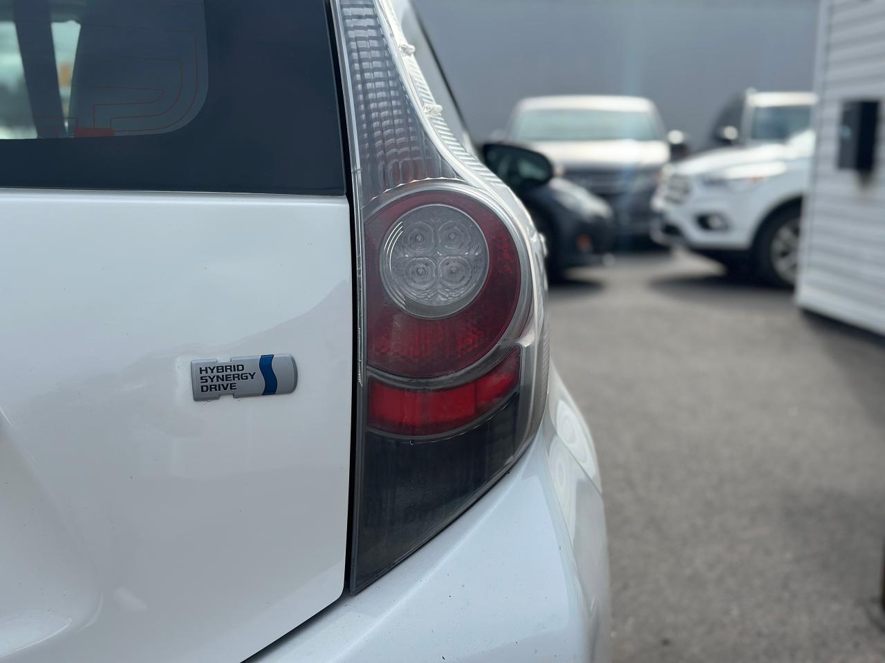 2012 Toyota Prius c Technology - Photo #7