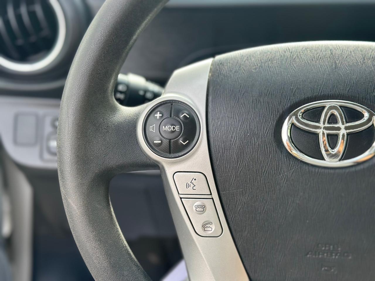 2012 Toyota Prius c Technology - Photo #16