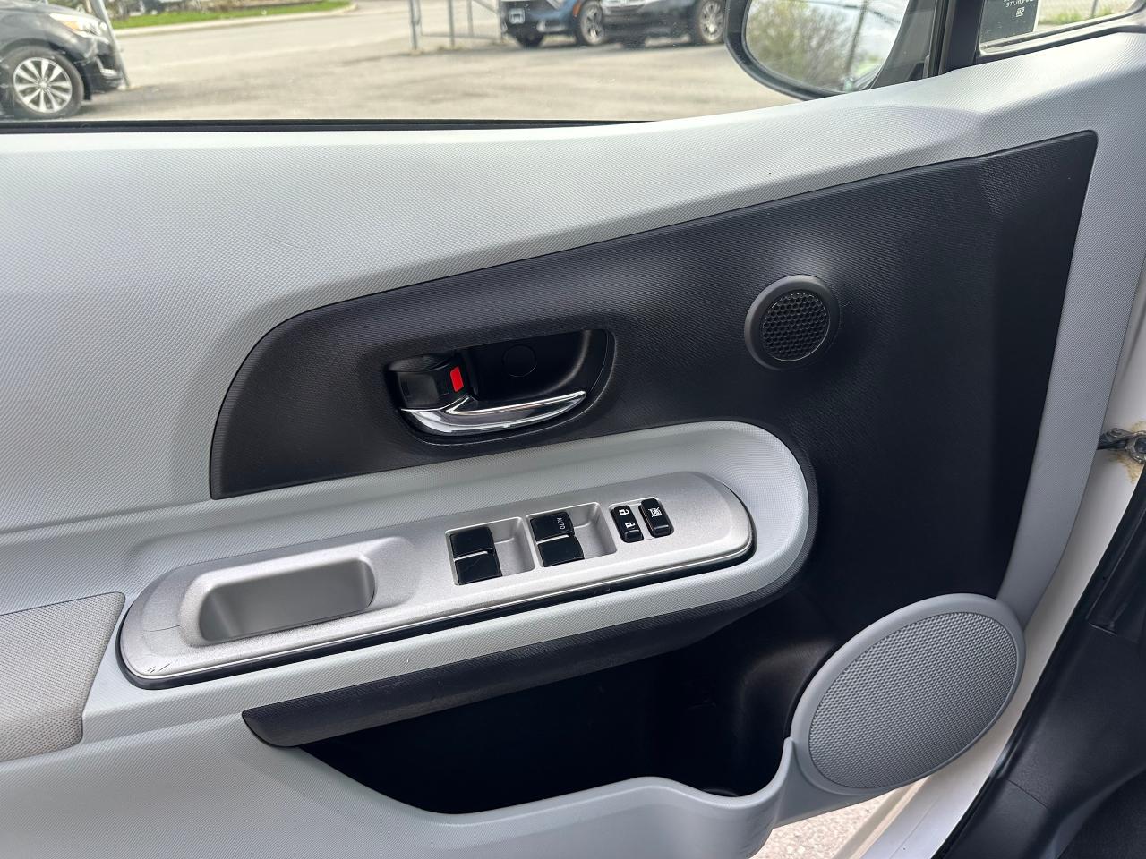 2012 Toyota Prius c Technology - Photo #19
