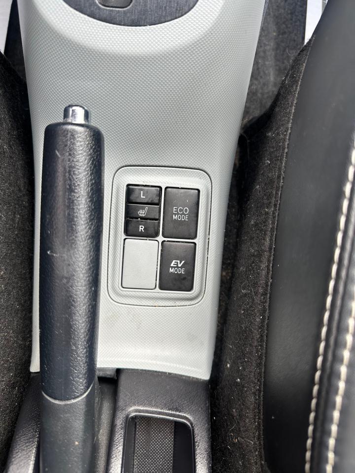 2012 Toyota Prius c Technology - Photo #12